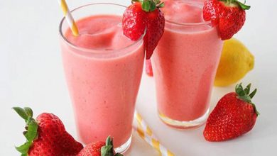 طرز تهیه شیک توت فرنگی چند لایه